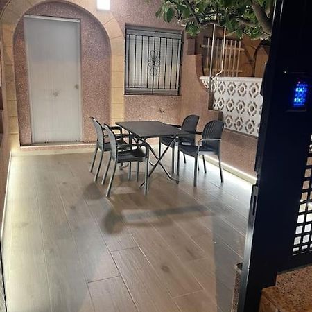 Casita Playa Yolanda Apartment ซานตาโปลา ภายนอก รูปภาพ