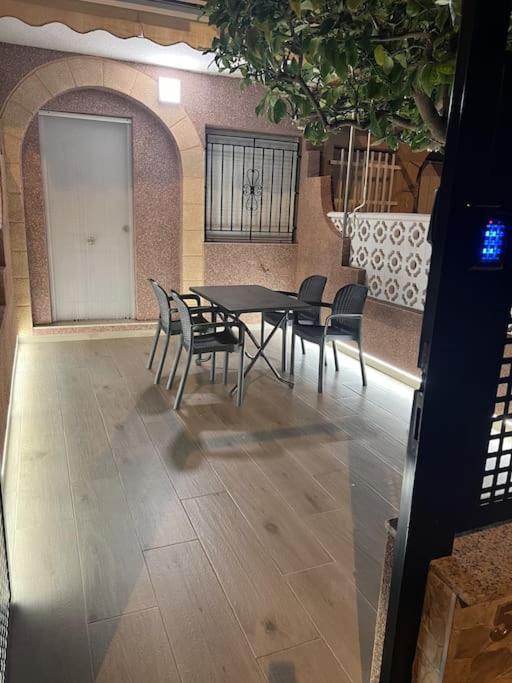 Casita Playa Yolanda Apartment ซานตาโปลา ภายนอก รูปภาพ